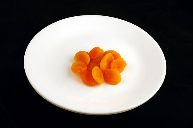 83 grami žāvētu aprikožu Autors: Sulīgais Mandarīns 200 kalorijas 46 dažādos produktos