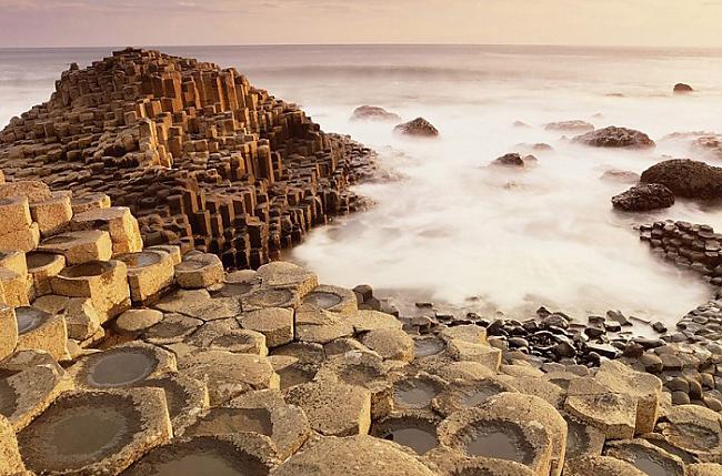 9 Ģeometriskā pludmale Īrijas... Autors: Lords Lanselots IESPAIDĪGI!! Pludmales, kuras nelīdzinās nevienai citai pasaules pludmalei!