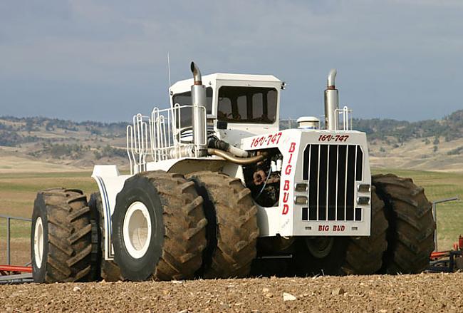 nbsp nbspBet tas vel nav viss... Autors: Mao Meow BIG BUD 747 – Pasaulē lielākais lauksamniecības traktors!