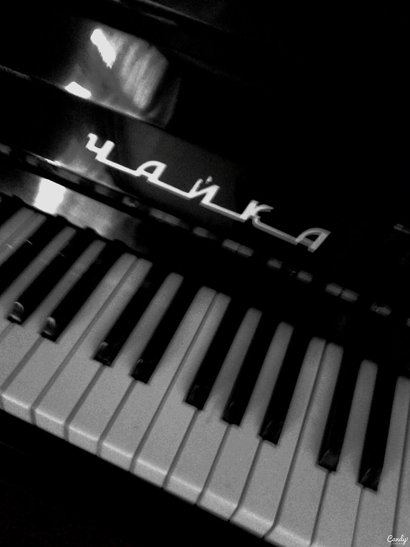 te ir manas klavieres  es... Autors: Fosilija Mani zimejumi:)