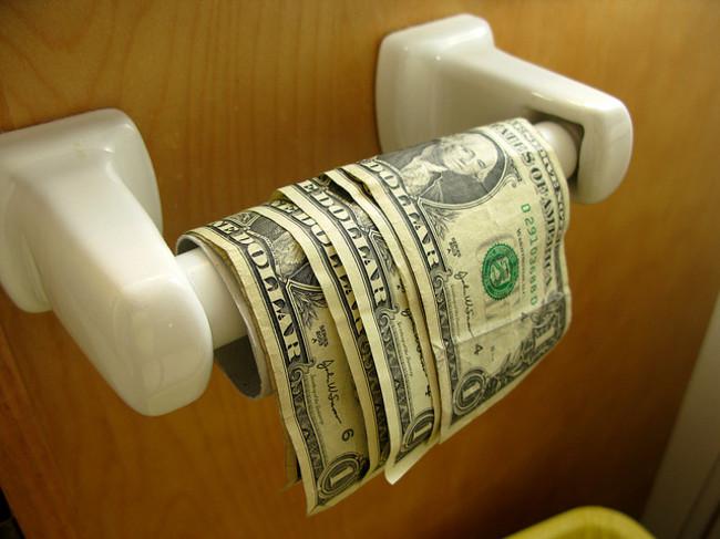 Naudas ietaupījumsJa dzīvo... Autors: kaķūns Čurāšana dušā - kāpēc to vajag darīt