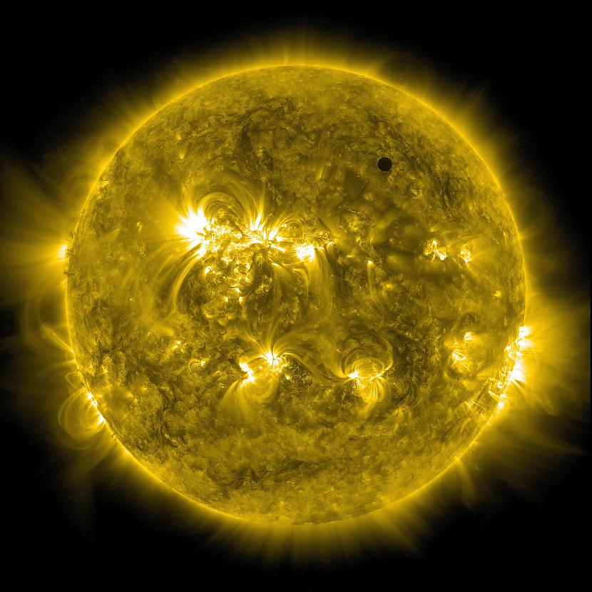 Senie astronomi Venēru dēvēja... Autors: Kapteinis Cerība Interesanti Fakti Par VENĒRU