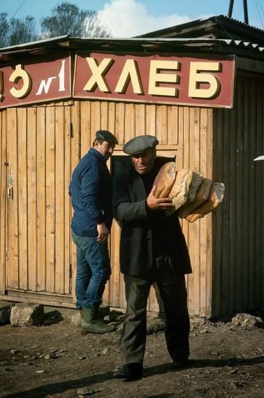 Maizes kiosks Armēnijā Autors: kasītis no simpsoniem D Padomju veikali. Plauktos tukšums, sejā skumjas