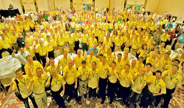 Malaizija dzeltens apģērbs2011... Autors: siiem Dīvainākās lietas, kas ir aizliegtas dažādās valstīs