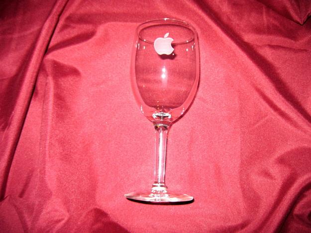 Apple vīnu glāze  66 Autors: Sviesturs 15 produkti kurus pērk dēļ zīmola