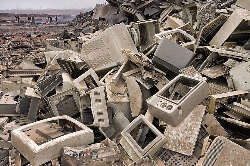 Elektroniskie atkritumi jo... Autors: Kapteinis Cerība Cilvēki lēnām iznīcina Zemi.