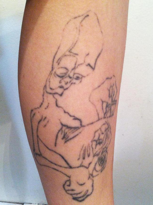 Daudzi arī tetovē savus elkus... Autors: Kapteinis Cerība Top 5 tetovētāju izgāšanās.