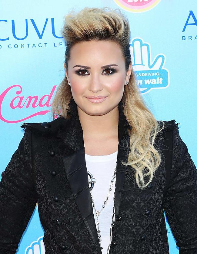 2013 gads Autors: Broken Valentine Heart Demija Lovato , gadu gados.