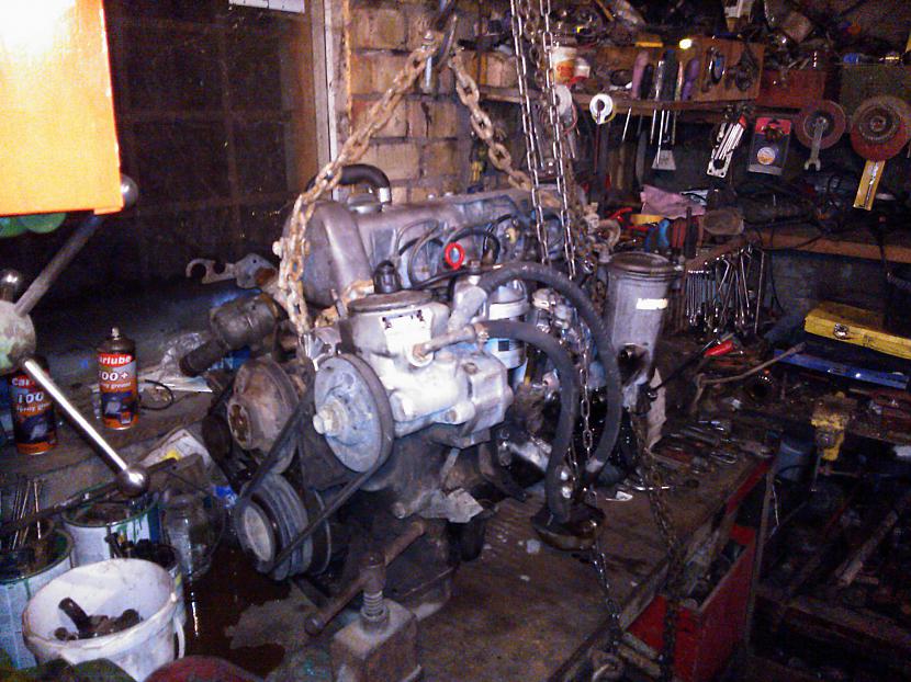 Tad nu scaroneit bildes kā tas... Autors: Krizix W123 Mersedesa motora restaurācija (OM617)
