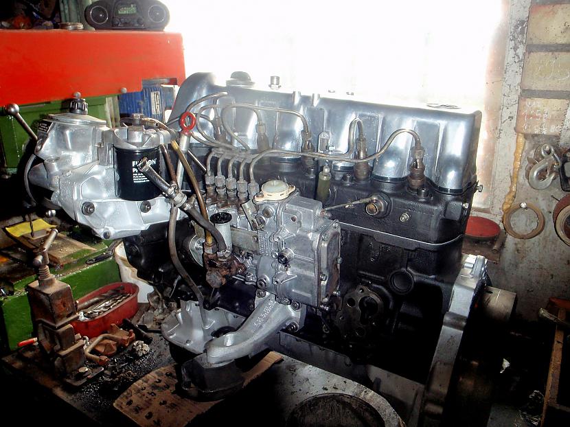 Motoru biju piedarbinājis un... Autors: Krizix W123 Mersedesa motora restaurācija (OM617)