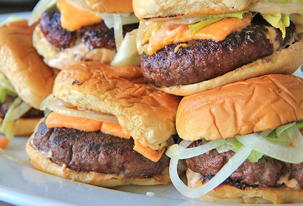 Turpinam ar liellopu gaļas... Autors: kasītis no simpsoniem D Mājas hamburgeri vasarai!
