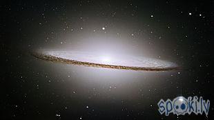 Sombrero galaktika  arī zināma... Autors: Fosilija Gaismas gadu tālumā.
