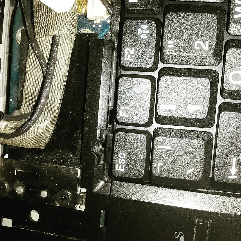 Kā jau var redzēt scaronai... Autors: Fosilija RM laptopa lodēšana, klaviatūras mainīšana un tīrīšana