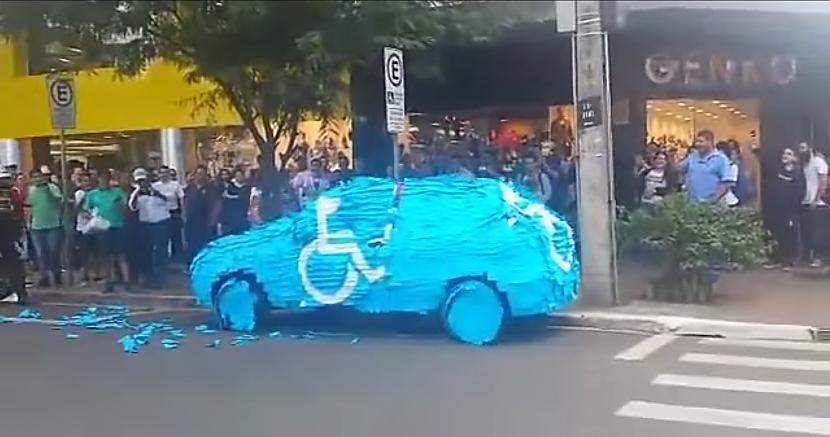  Autors: matilde Kā pārmācīt idiotus, kuri parkojas invalīdu stāvvietās?