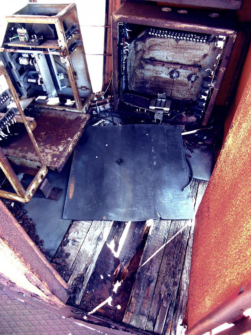 Tā caurā grīda Ātrgaitas lifts... Autors: default24 Biodīzeļa rūpnīca (14.07.15.). Jeb kā Defs meklēja uguni