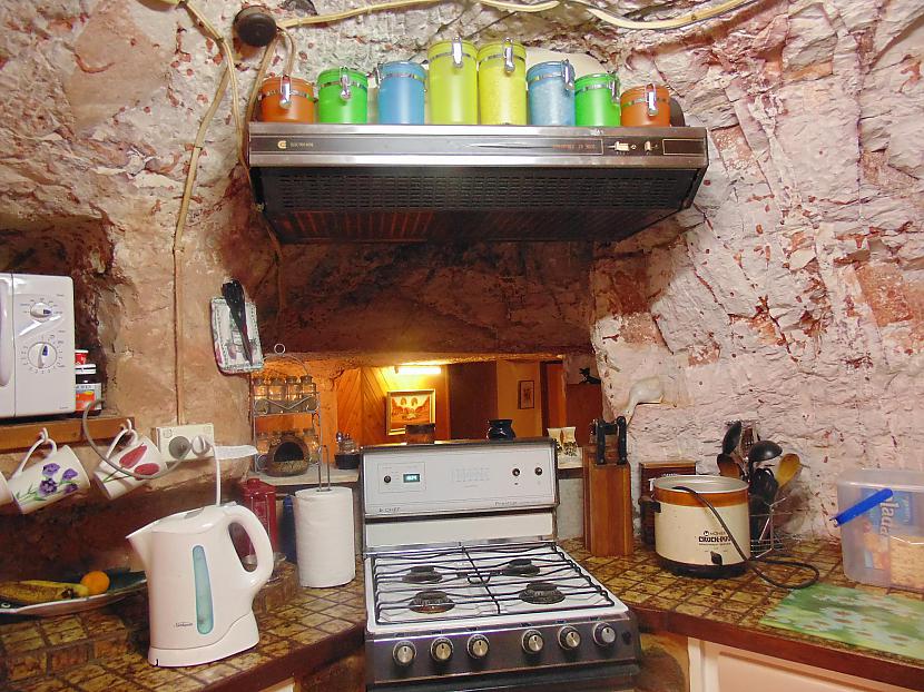 Parasta virtuvīte Autors: Trakais Jēgers Kūberpedija - vieta, kur ļaudis dzīvo alās