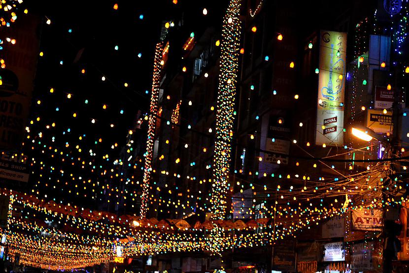 Tihar  gaismas festivālsPastāv... Autors: Trakais Jēgers Tihar festivāls - pateicība suņiem par uzticību