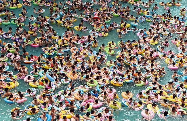 Visa akvaparka teritorija... Autors: Lords Lanselots 11'000 ķīnieši vienā baseinā!!!!