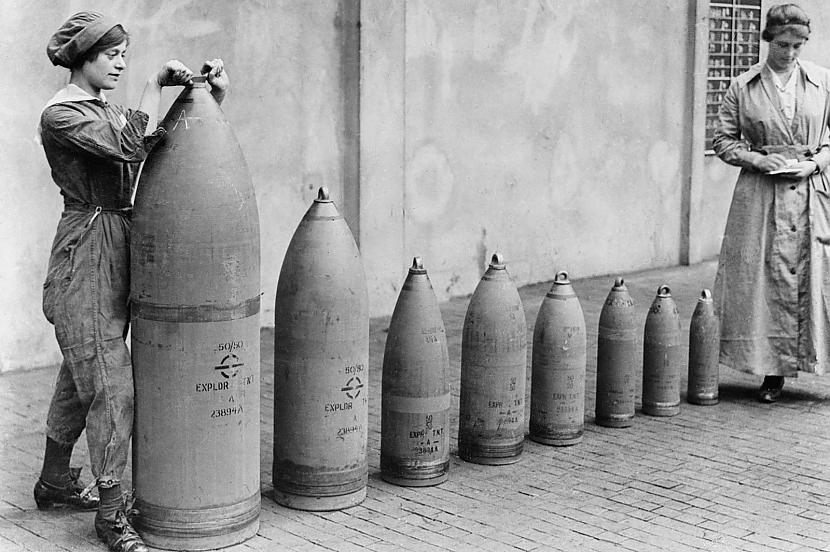 Divas sievietes munīcijas... Autors: SnYx Mazas bildes ar lielu vēsturi.