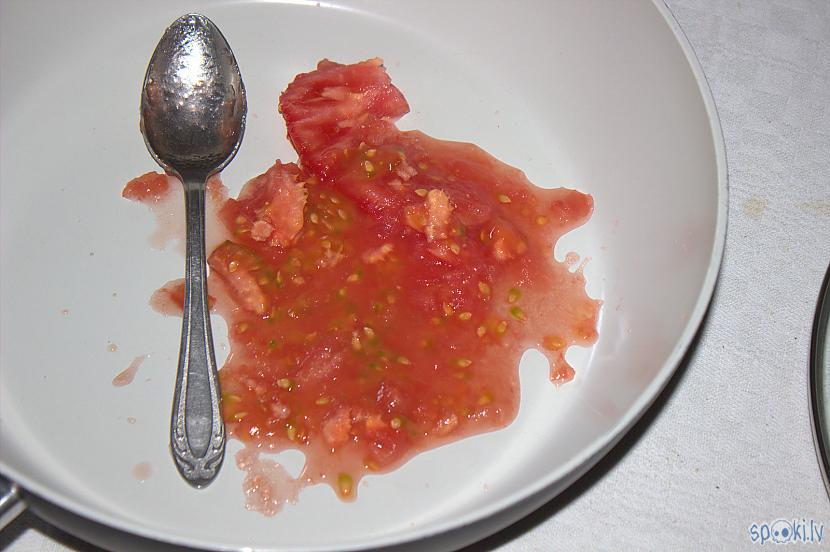 Liekam tomātu iekšas... Autors: Werkis2 Tomātos sautēti - pildīti kabači ar malto lielopu gaļu
