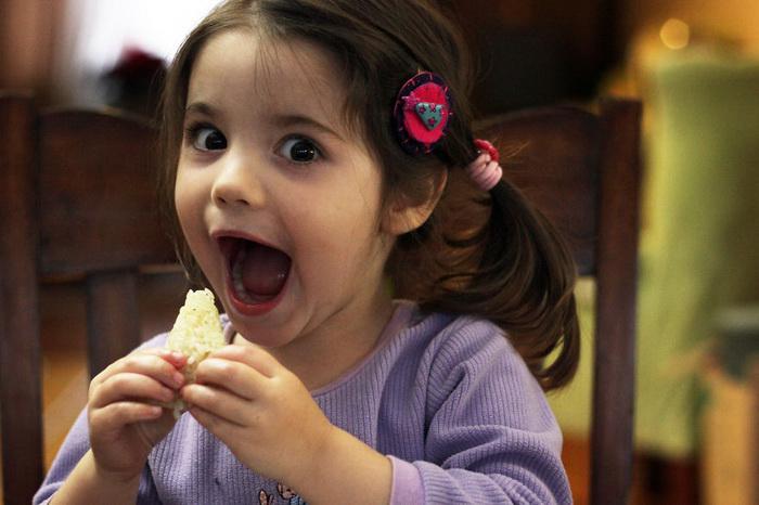 Tornis no lipīgiem rīsiem un... Autors: Lords Lanselots 5-gadīgā meitenīte ir nogaršojusi vairāk kā 650 dažādu ēdienu!!