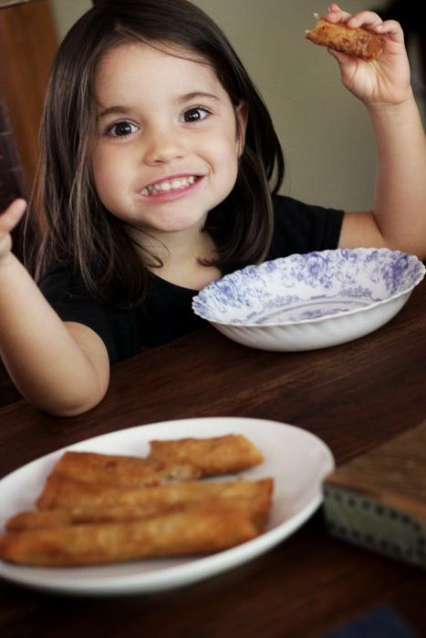 Rolli Filipīnas Autors: Lords Lanselots 5-gadīgā meitenīte ir nogaršojusi vairāk kā 650 dažādu ēdienu!!