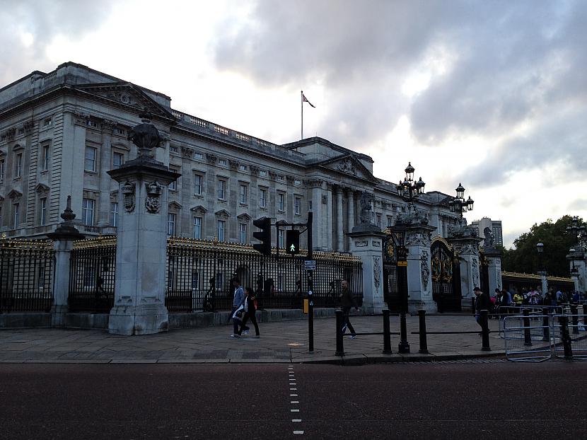 Buckingham palace Autors: MsQueen Dažas bildītes no Londonas..