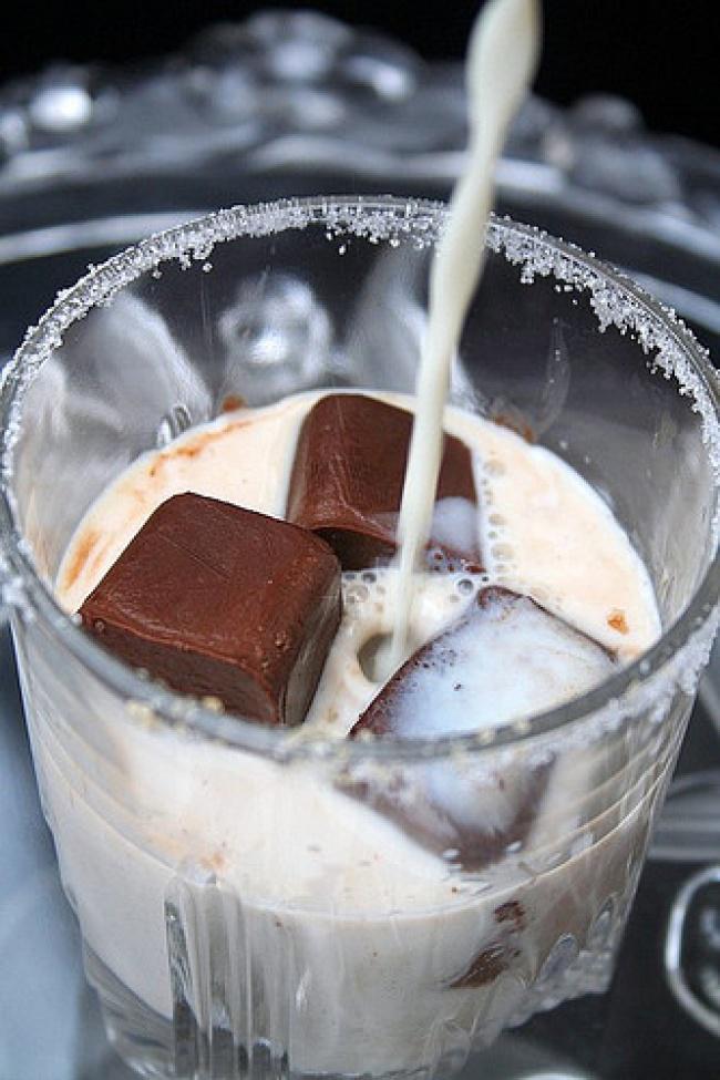 Šokolāde   Sasaldē sokolādi... Autors: Lords Lanselots 17 veidi, kā izmantot ledus formiņu!!!