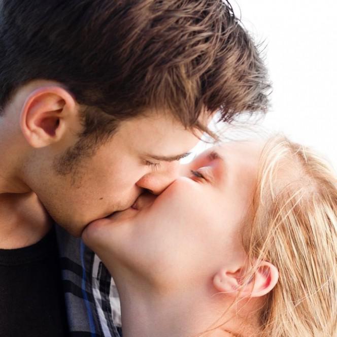 Skūpsts kurscaron ilgs 1minūti... Autors: wecazivs Kas notiek pa vienu minūti ?