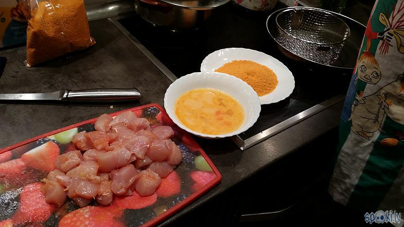 Fileju samaisam ar gaļas... Autors: ceipis12 Paštaisīti vistas nageti ar frī kartupeļiem "Gatavojam ar multikatlu"