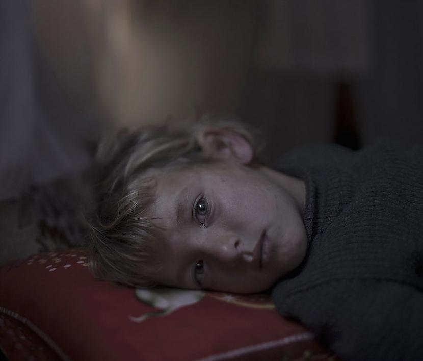 Valla 5 gadiPiecus gadus vecā... Autors: matilde Skarbā patiesība: Kādos apstākļos guļ bēgļu bērni.