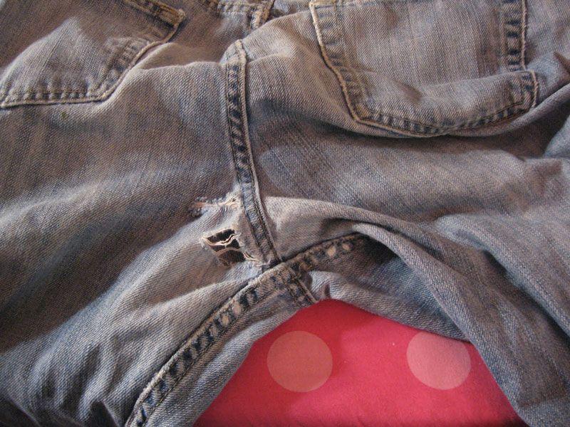 Jums vajadzēsLīmaudumudiegu... Autors: zeminem Kā glābt mīļākos džinsus, ja tajos parādījušies caurumi?