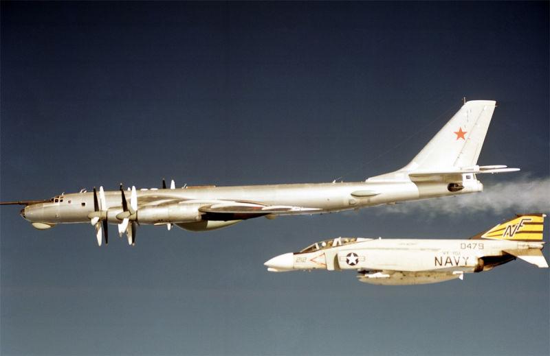 1972gadsASV McDonnell F4B... Autors: Mao Meow Pārtverot krievu "Lāci" aka Tu-95!