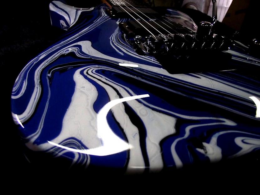Scaronajā krāsoscaronanas... Autors: anonymo Unikālas ģitāras