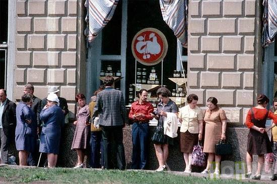 1979 gads Maskava Cilvēki... Autors: rihcaa Tirdzniecība un iepirkšanās Padomju laikos.