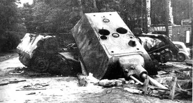 Vāciescaroni atkāpjoties... Autors: DamnRiga 30 iznīcinātu tanku vraki.