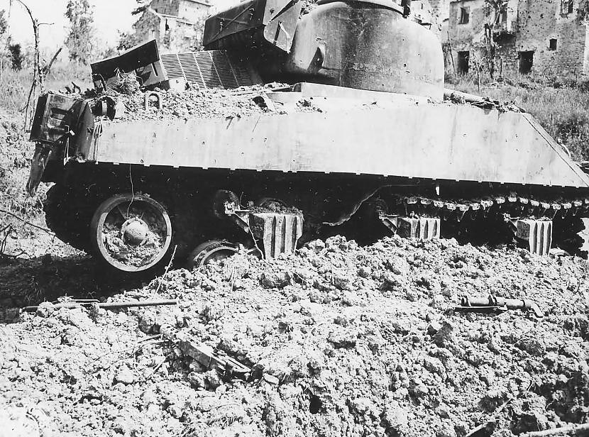 Sascaronauts Amerikāņu M4... Autors: DamnRiga WWII Sašauti amerikāņu tanki