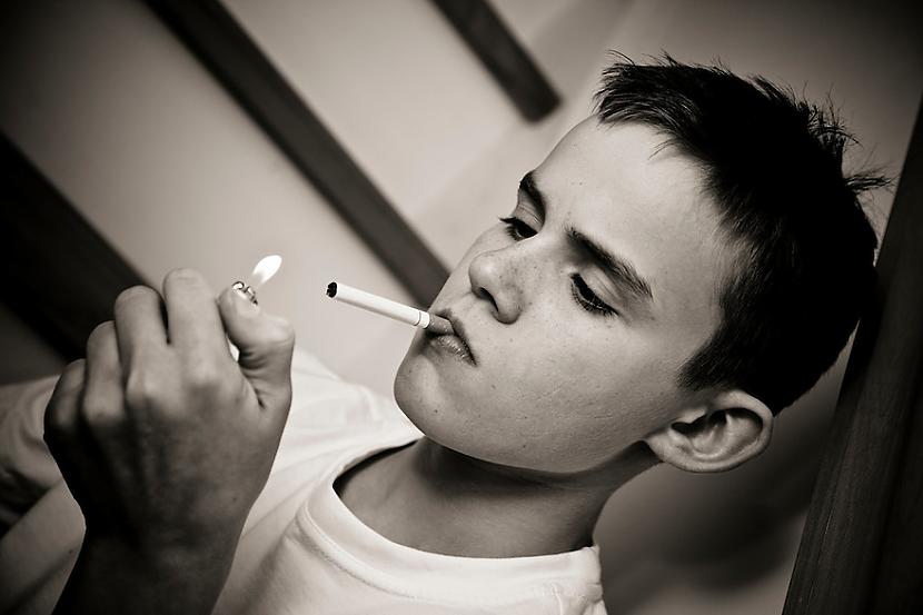 alkohols cigaretes un citas... Autors: Fosilija Problēmas ar mūsdienu jaunatni.