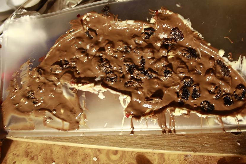 Ieliekam saldētavā atdzesēties... Autors: okami Chocolate Koi Fish