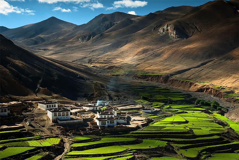 Tibetas Himalajos novietojies... Autors: Liver Skaistāko pasaules ciemu fotogrāfijas