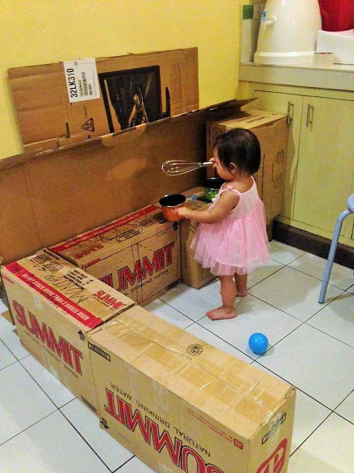 Tad viņa... Autors: Onyxn Kā izveidot nelielu kartona virtuvi jūsu bērniem?