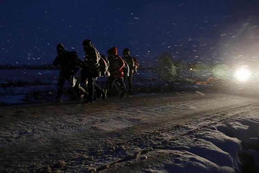 nbspNakts kustību neaptur... Autors: Heroīns14 Bēgļu straumes bargajā Balkānu ziemā.