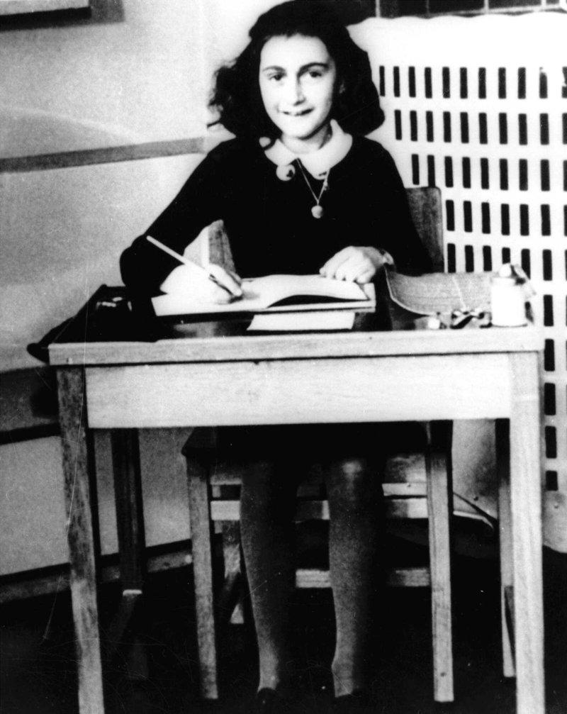quotEs ceru ka varēscaronu... Autors: Paula Freimane Anne Franka - Sētas māja