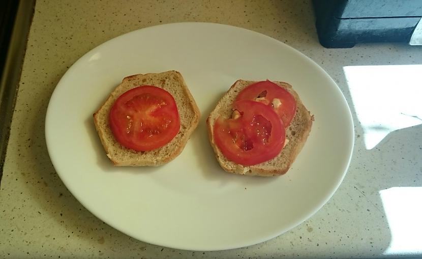 Liekam virsū tomātus Autors: silrak2 Homemade vistas burgers