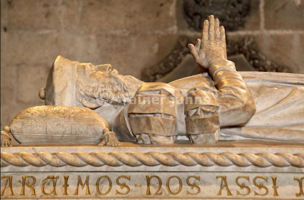 Da Gamas sarkofāgs Autors: sisidraugs Portugāļu jūrasbraucēji mūsdienu Lisabonā