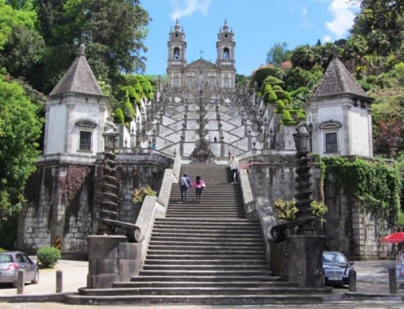 Braga Portugāle Autors: BlackBetty88 Izdaiļotas kāpnes. Ielu māksla.