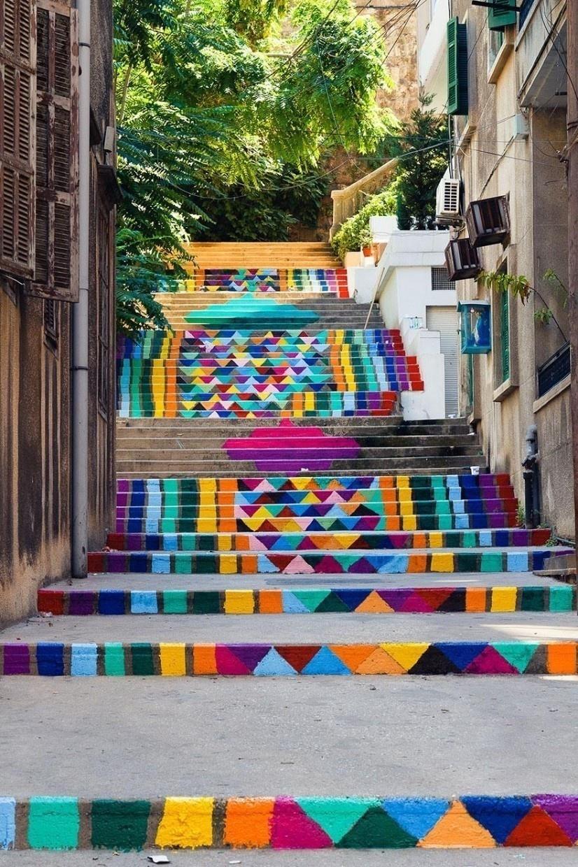 Beiruta Libāna Autors: BlackBetty88 Izdaiļotas kāpnes. Ielu māksla.