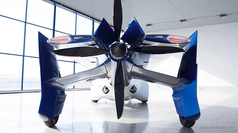  Autors: newartstudios Pasaules pirmā lidojošā mašīna ir klāt.