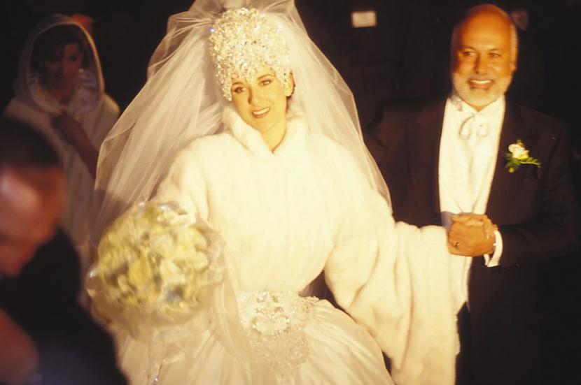1994 Selīna Diona1994gada... Autors: Volāns Unikālākās un skandalozākās slavenību kāzu kleitas
