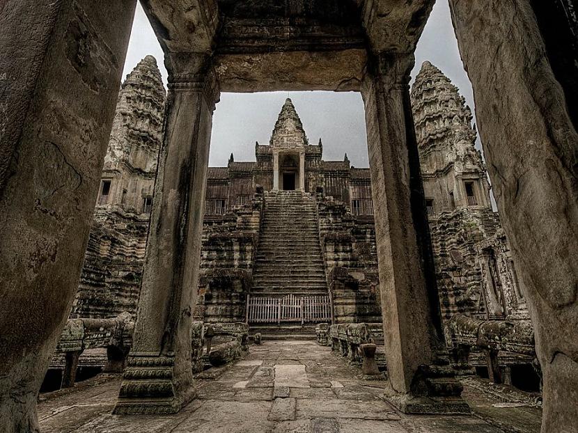 Angkor Wat Kambodža Autors: sfinksa Aizraujoši tūrisma objekti pasaulē